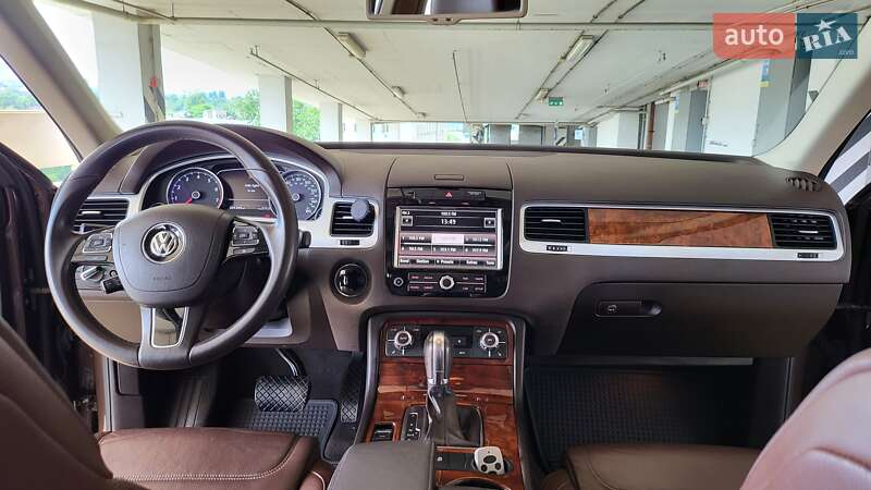 Внедорожник / Кроссовер Volkswagen Touareg 2012 в Киеве