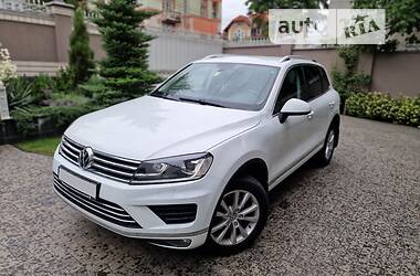 Внедорожник / Кроссовер Volkswagen Touareg 2015 в Черновцах