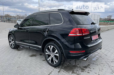 Внедорожник / Кроссовер Volkswagen Touareg 2012 в 