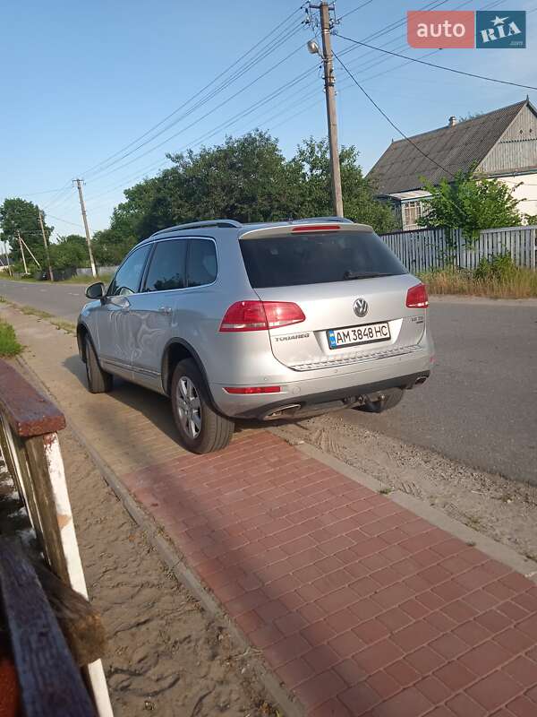 Внедорожник / Кроссовер Volkswagen Touareg 2012 в Житомире