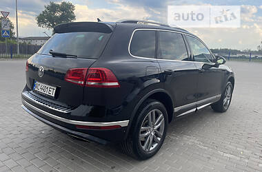 Внедорожник / Кроссовер Volkswagen Touareg 2015 в Ковеле