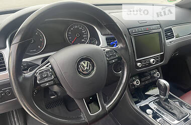 Внедорожник / Кроссовер Volkswagen Touareg 2015 в Ковеле