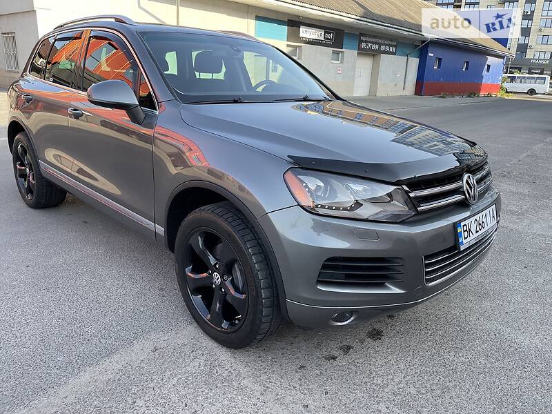 Внедорожник / Кроссовер Volkswagen Touareg 2010 в Луцке