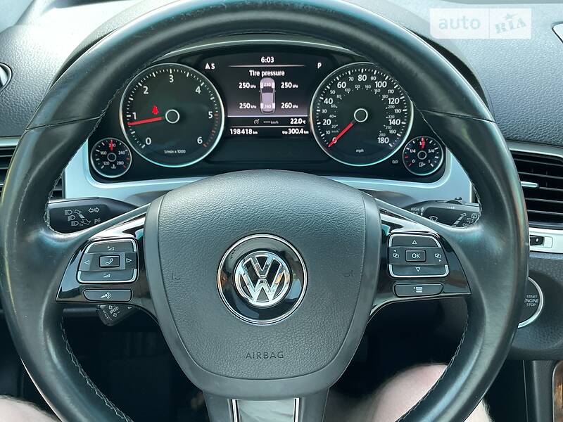 Внедорожник / Кроссовер Volkswagen Touareg 2010 в Луцке