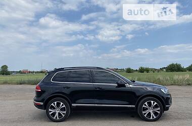 Позашляховик / Кросовер Volkswagen Touareg 2016 в Умані