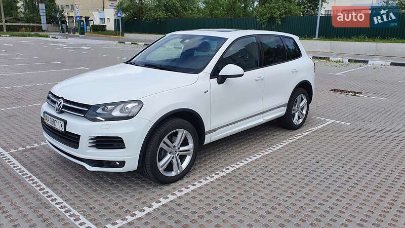 Внедорожник / Кроссовер Volkswagen Touareg 2013 в Киеве