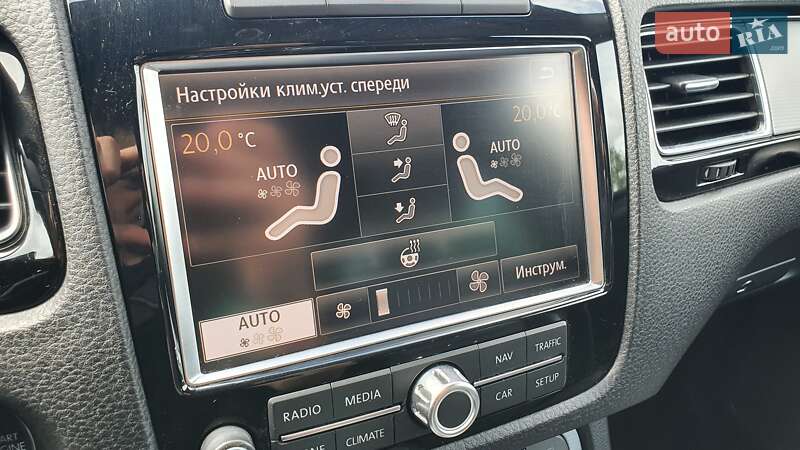 Внедорожник / Кроссовер Volkswagen Touareg 2013 в Киеве