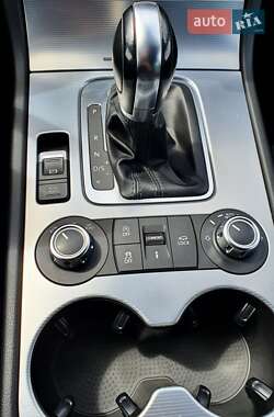 Позашляховик / Кросовер Volkswagen Touareg 2013 в 