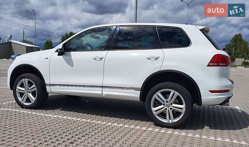 Внедорожник / Кроссовер Volkswagen Touareg 2013 в Киеве