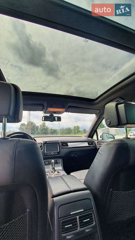 Внедорожник / Кроссовер Volkswagen Touareg 2013 в Киеве