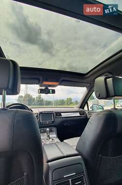 Позашляховик / Кросовер Volkswagen Touareg 2013 в 