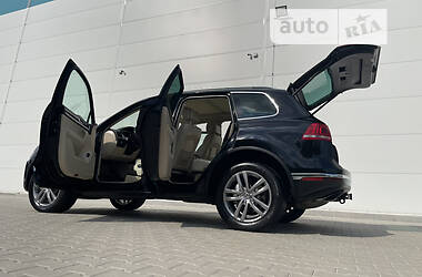 Позашляховик / Кросовер Volkswagen Touareg 2015 в Києві