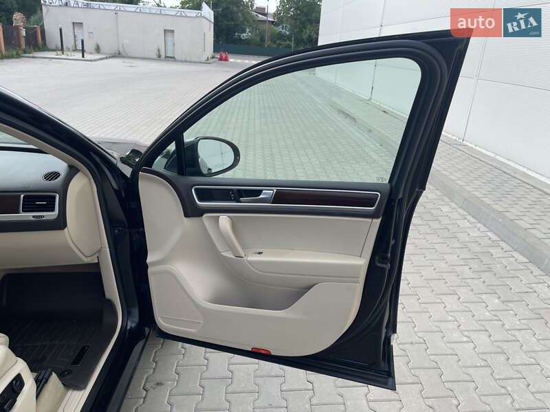 Внедорожник / Кроссовер Volkswagen Touareg 2015 в Киеве фото 37 Внедорожник / Кроссовер Volkswagen Touareg 2015 в Киеве