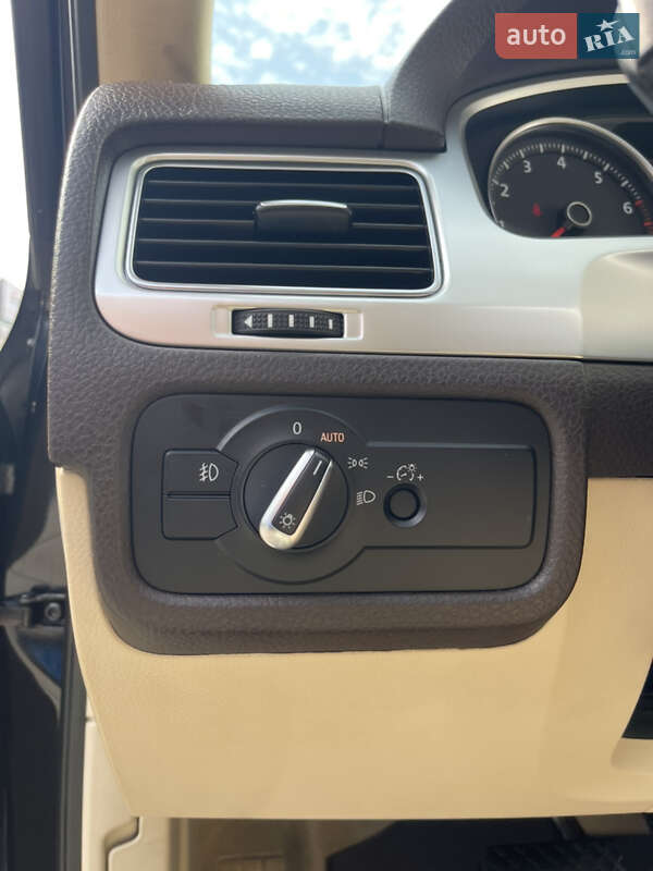 Внедорожник / Кроссовер Volkswagen Touareg 2015 в Киеве фото 43 Внедорожник / Кроссовер Volkswagen Touareg 2015 в Киеве