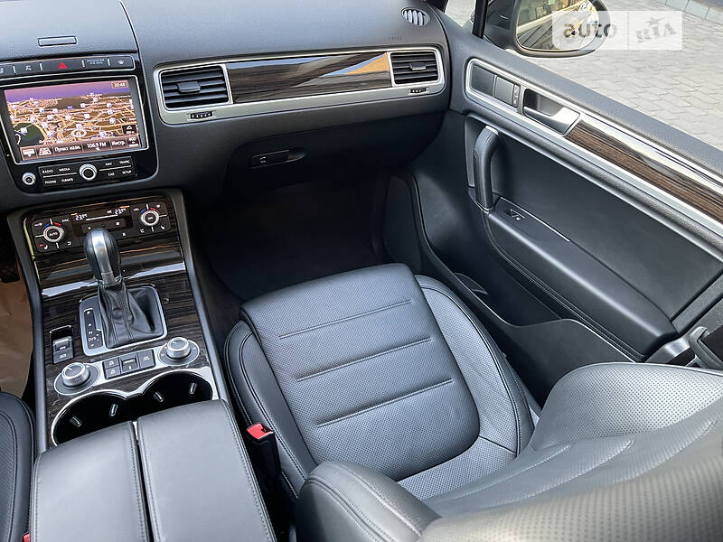 Позашляховик / Кросовер Volkswagen Touareg 2014 в Луцьку