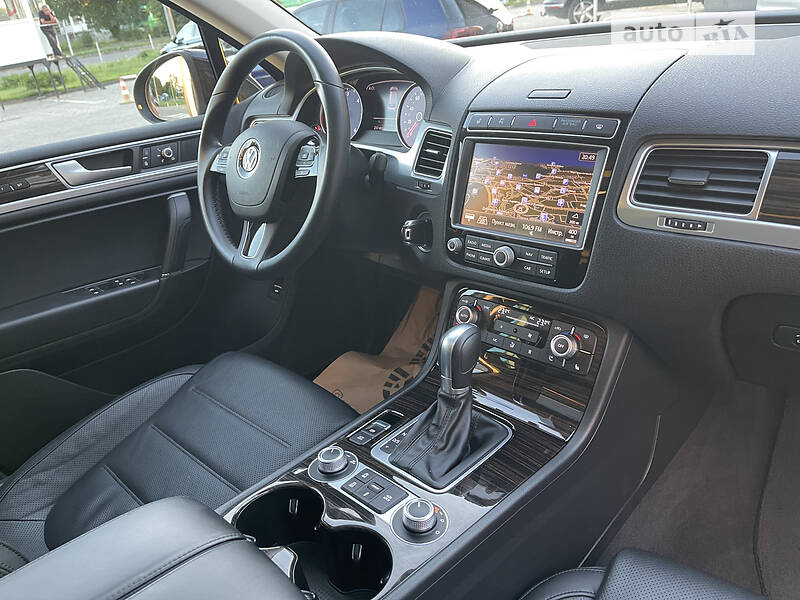 Позашляховик / Кросовер Volkswagen Touareg 2014 в Луцьку