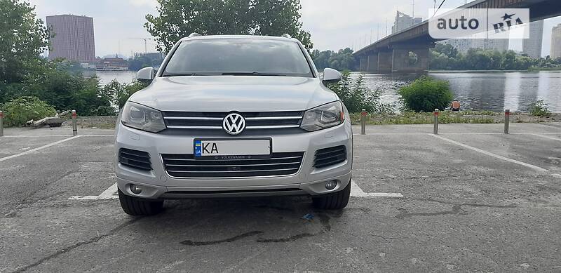 Внедорожник / Кроссовер Volkswagen Touareg 2014 в Киеве
