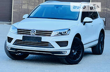 Внедорожник / Кроссовер Volkswagen Touareg 2016 в Одессе