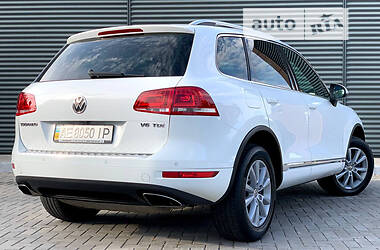 Внедорожник / Кроссовер Volkswagen Touareg 2013 в Днепре