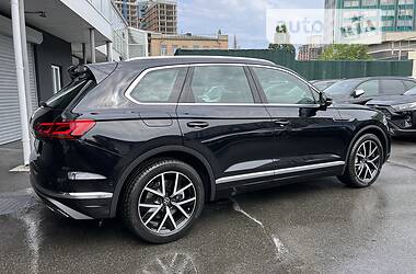 Позашляховик / Кросовер Volkswagen Touareg 2022 в Києві