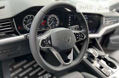 Позашляховик / Кросовер Volkswagen Touareg 2022 в Києві