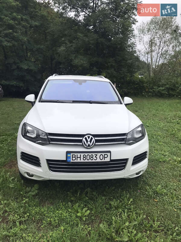 Позашляховик / Кросовер Volkswagen Touareg 2013 в Одесі