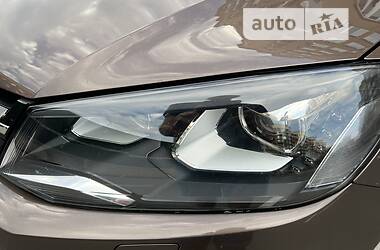 Позашляховик / Кросовер Volkswagen Touareg 2013 в 