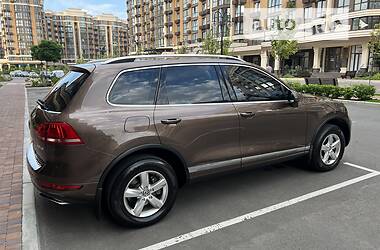 Позашляховик / Кросовер Volkswagen Touareg 2013 в 