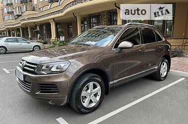 Позашляховик / Кросовер Volkswagen Touareg 2013 в 