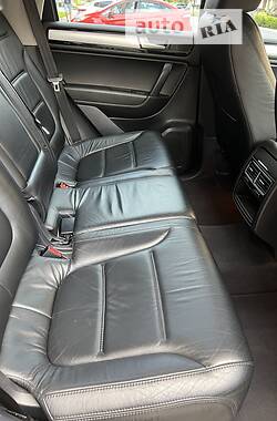 Позашляховик / Кросовер Volkswagen Touareg 2013 в 