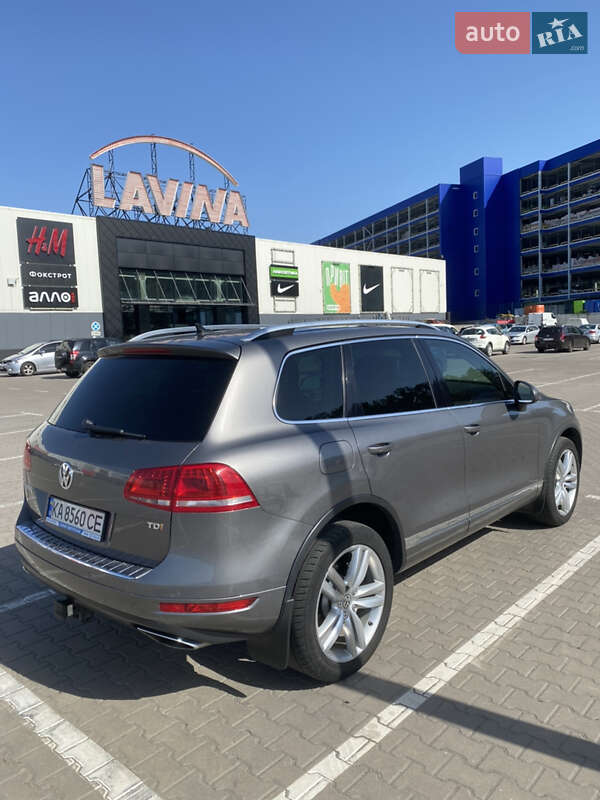 Внедорожник / Кроссовер Volkswagen Touareg 2012 в Киеве