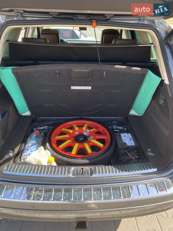 Внедорожник / Кроссовер Volkswagen Touareg 2012 в Киеве