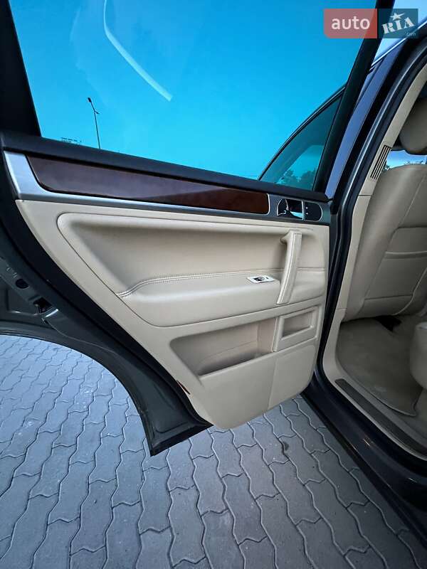 Позашляховик / Кросовер Volkswagen Touareg 2009 в Бродах