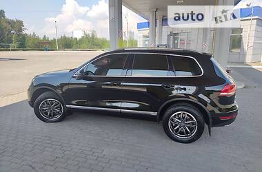 Позашляховик / Кросовер Volkswagen Touareg 2014 в Дніпрі