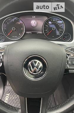 Позашляховик / Кросовер Volkswagen Touareg 2010 в Косові