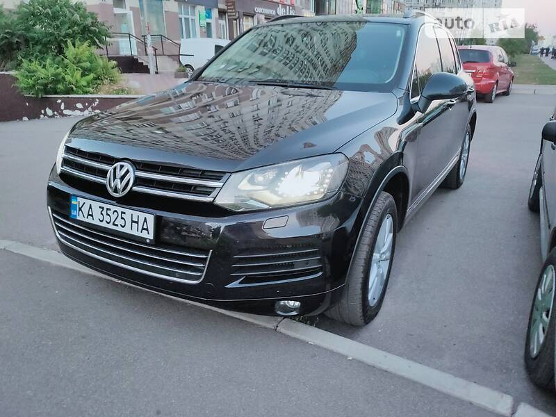 Внедорожник / Кроссовер Volkswagen Touareg 2013 в Киеве