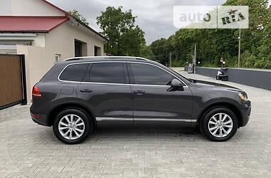 Внедорожник / Кроссовер Volkswagen Touareg 2012 в Хмельницком