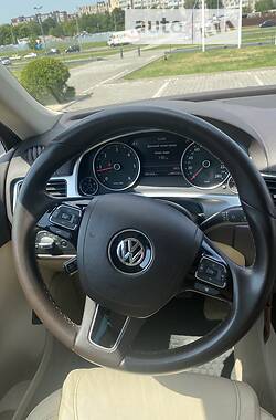 Внедорожник / Кроссовер Volkswagen Touareg 2011 в Львове