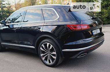 Внедорожник / Кроссовер Volkswagen Touareg 2021 в 