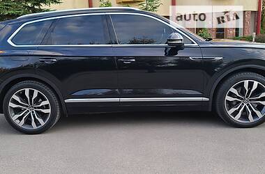 Внедорожник / Кроссовер Volkswagen Touareg 2021 в 