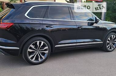 Внедорожник / Кроссовер Volkswagen Touareg 2021 в 