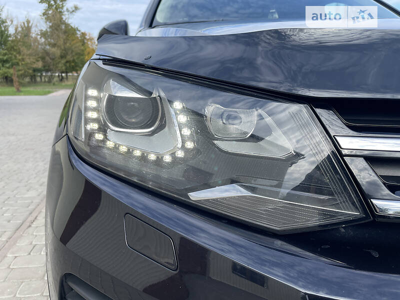 Внедорожник / Кроссовер Volkswagen Touareg 2010 в Бердичеве
