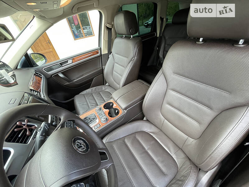 Внедорожник / Кроссовер Volkswagen Touareg 2010 в Бердичеве