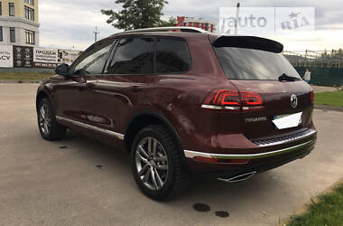 Внедорожник / Кроссовер Volkswagen Touareg 2017 в Киеве