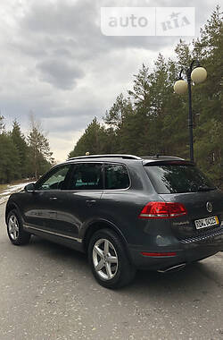 Позашляховик / Кросовер Volkswagen Touareg 2014 в Києві