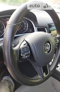 Внедорожник / Кроссовер Volkswagen Touareg 2012 в Киеве