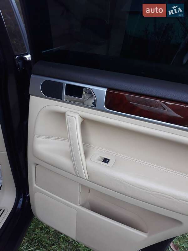 Позашляховик / Кросовер Volkswagen Touareg 2005 в Львові