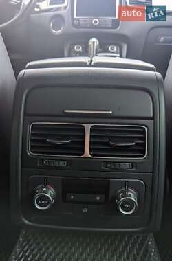 Позашляховик / Кросовер Volkswagen Touareg 2014 в 
