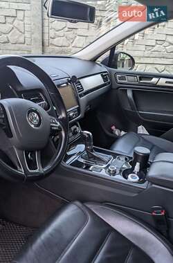Позашляховик / Кросовер Volkswagen Touareg 2014 в 
