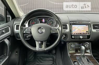 Позашляховик / Кросовер Volkswagen Touareg 2014 в Чернівцях